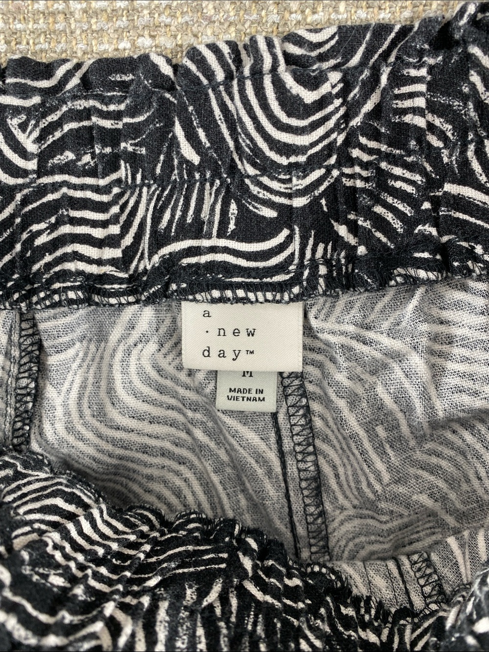 a new day black and White Wave Print Elastic Waist Athletic Shorts - Picture 2 of 13